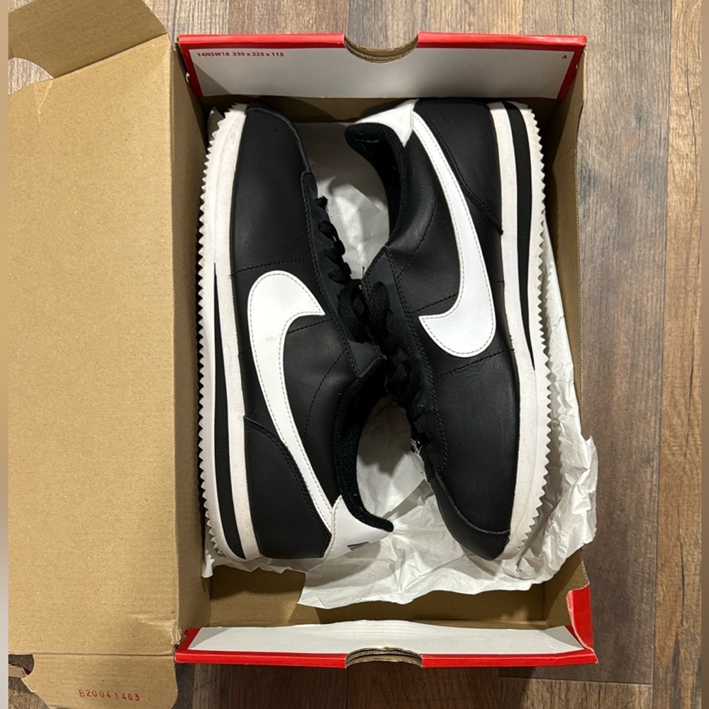 Nike Cortez Size 9.5 - Picture 2 of 3